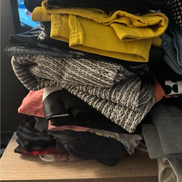 Women's Clothing Bundles • X-Small to Small - Picture 7 of 12